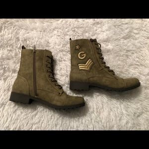 Guess boots